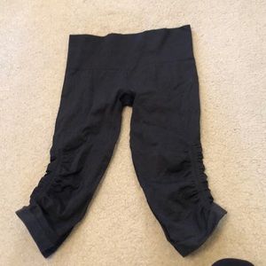 LULU lemon cropped leggings